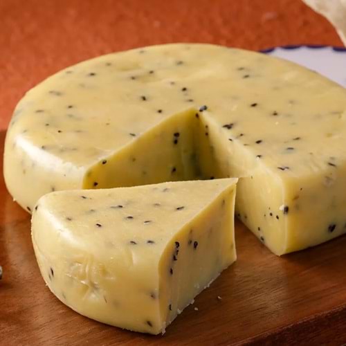 Çörekotlu Taze Kaşar Peyniri - 500GR